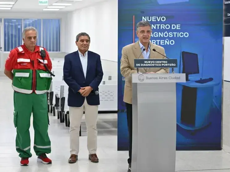 Jorge Macri en un centro de diagnóstico