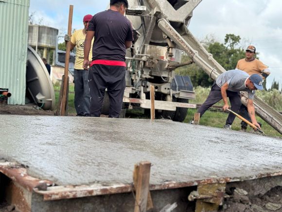 Una comuna bonaerense avanzó con la primera fábrica municipal de viviendas para que los vecinos tengan su casa propia