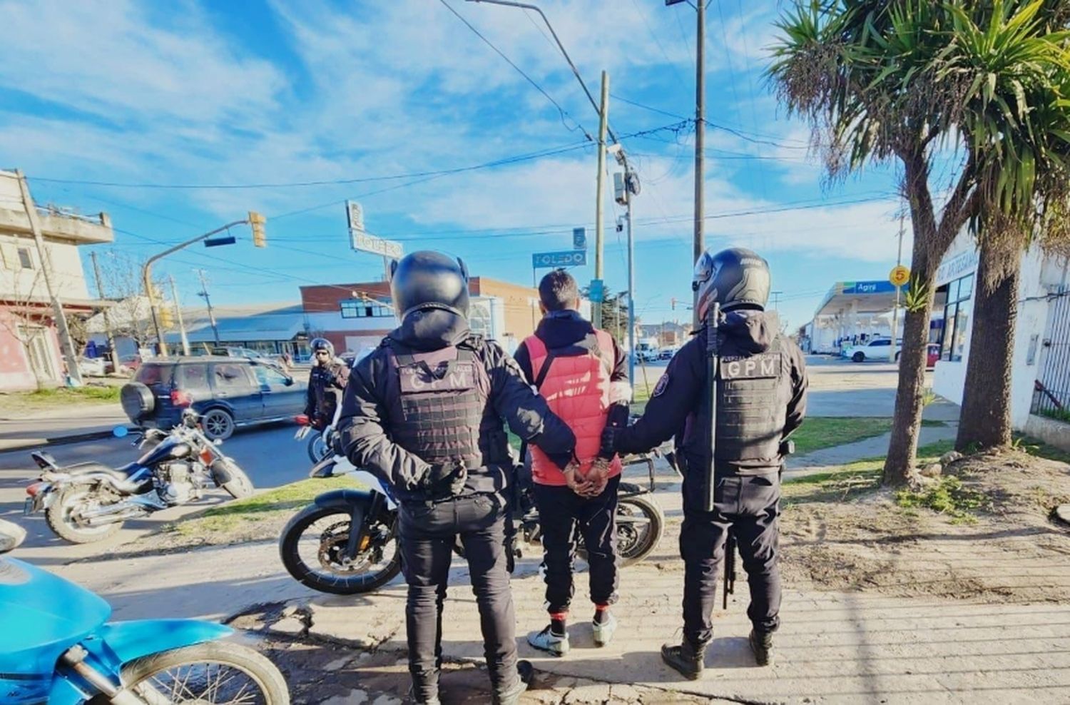 Quiso evitar un control con una moto robada