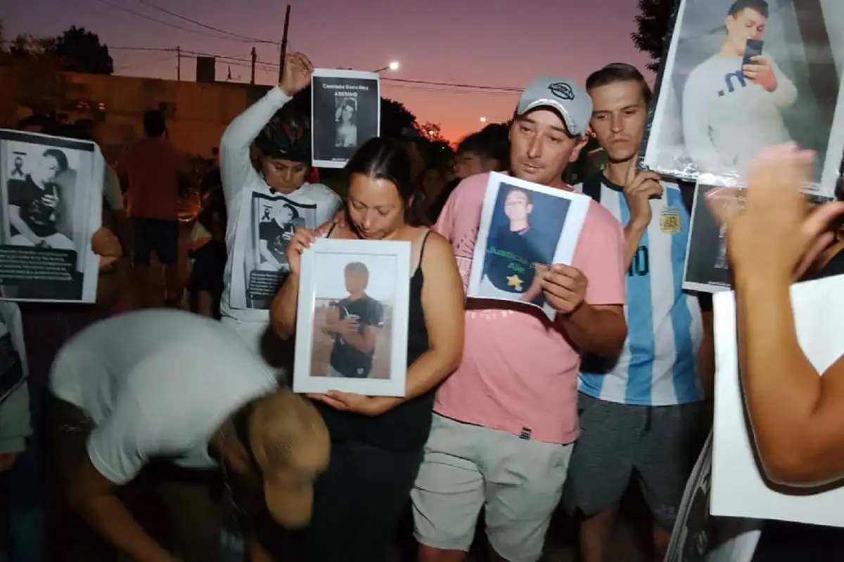 Larroque: marcha de silencio y pedido de justicia por Alexander