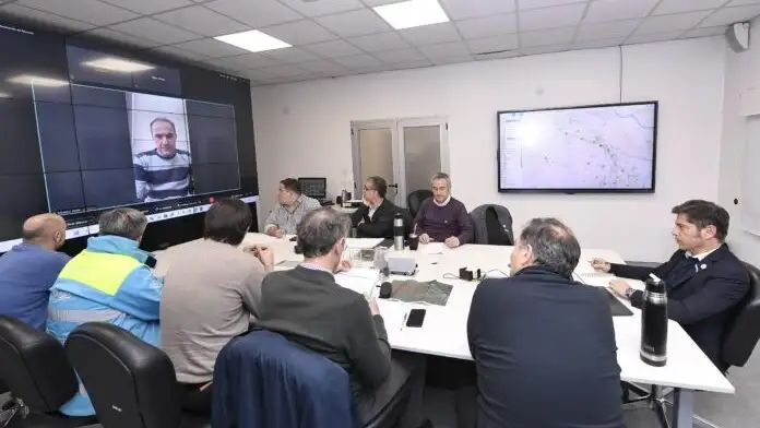 Reunión del Comité de Emergencia en Puente 12, de la que participaron el gobernador, Axel Kicillof, ministros e intendentes.