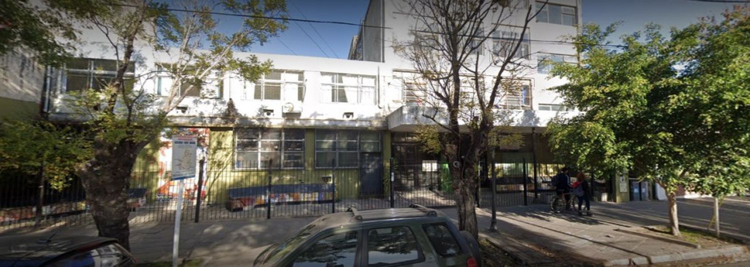 Locura en Ituzaingó: Una alumna de 16 años fue atacada a cuchillazos por otra compañera a la salida de la escuela