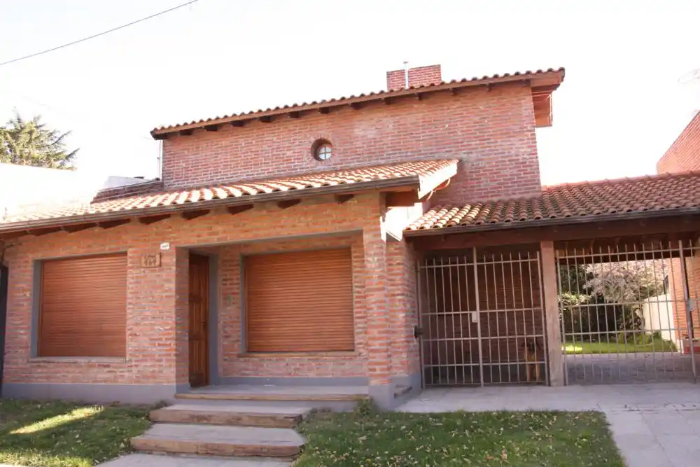 Ladrones golpearon a un médico y amenazaron con cortarle el dedo a su hija 
