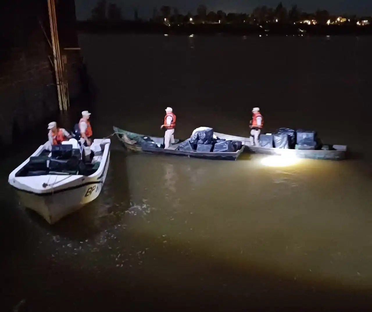 Prefectura desarticuló intento de contrabando de cigarrillos en el río Uruguay