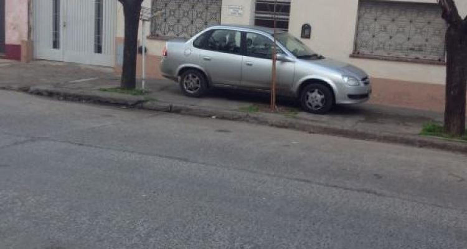 Vehículos en las veredas