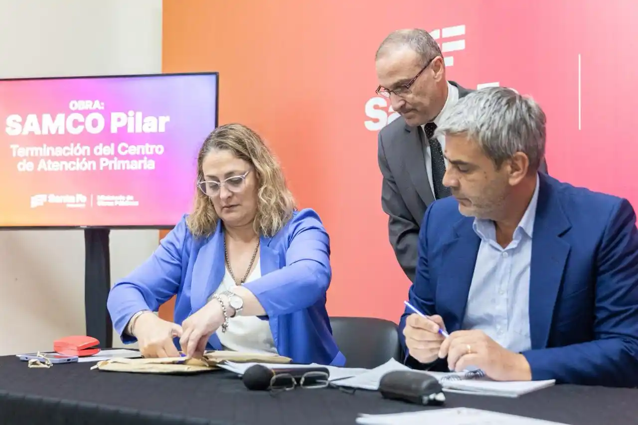 Ministra de Salud, Silvia Ciancio, junto al secretario de Obras Públicas, Marcelo Pascualón.