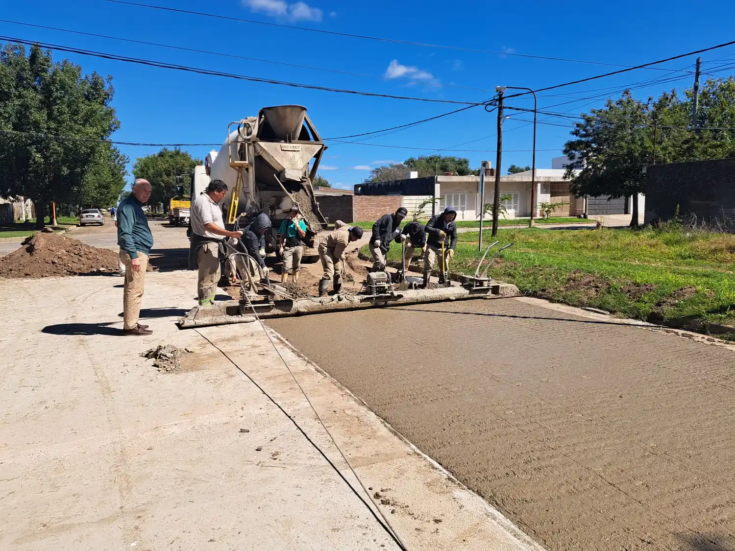Las cuadrillas trabajan activamente en la mejora de arterias.