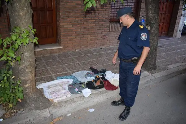 Hallaron 13.500 pesos y los devolvieron a un turista