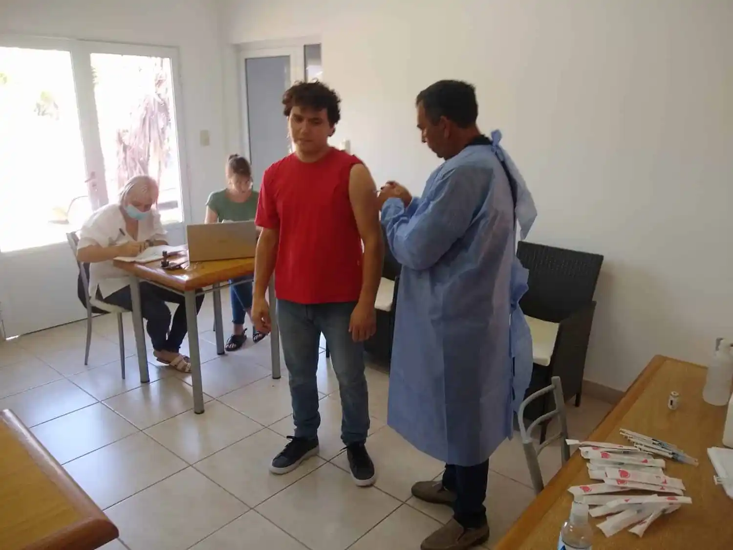 El Hospital San Francisco de Asís realizó una vacunación Covid-19 en Grupo Motta