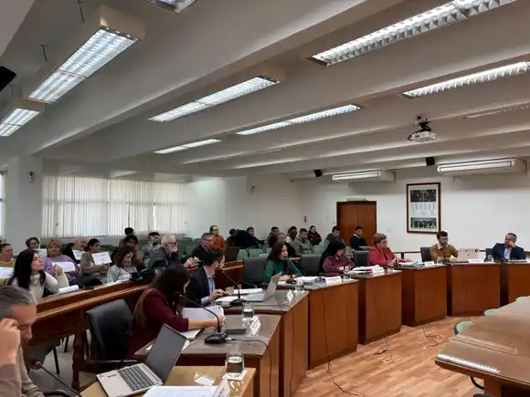 Con duras críticas de la oposición al Ejecutivo, el Concejo prorrogó la compra directa de alimentos