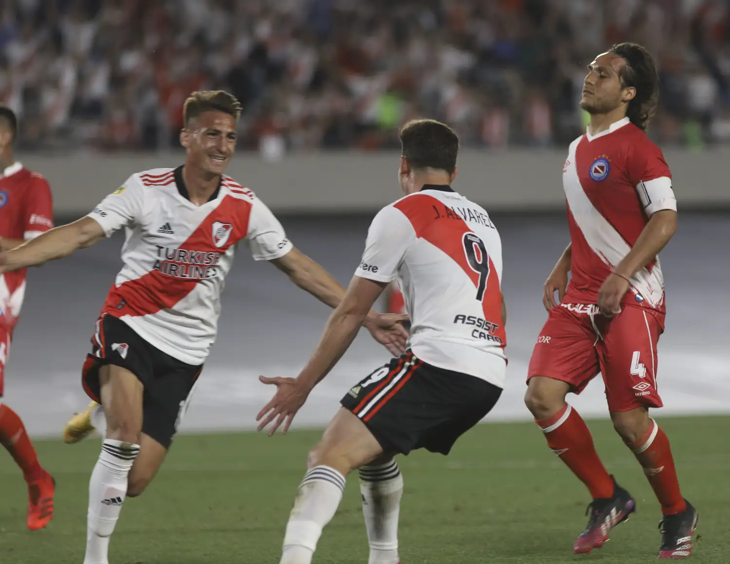 Romero y Álvarez anotaron frente a Argentinos.