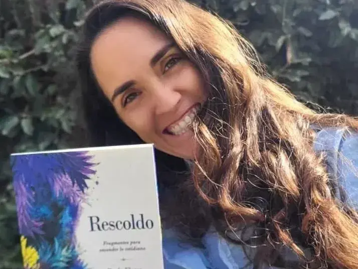 Paula Florez presenta su primer libro en Café Plaza Rocha