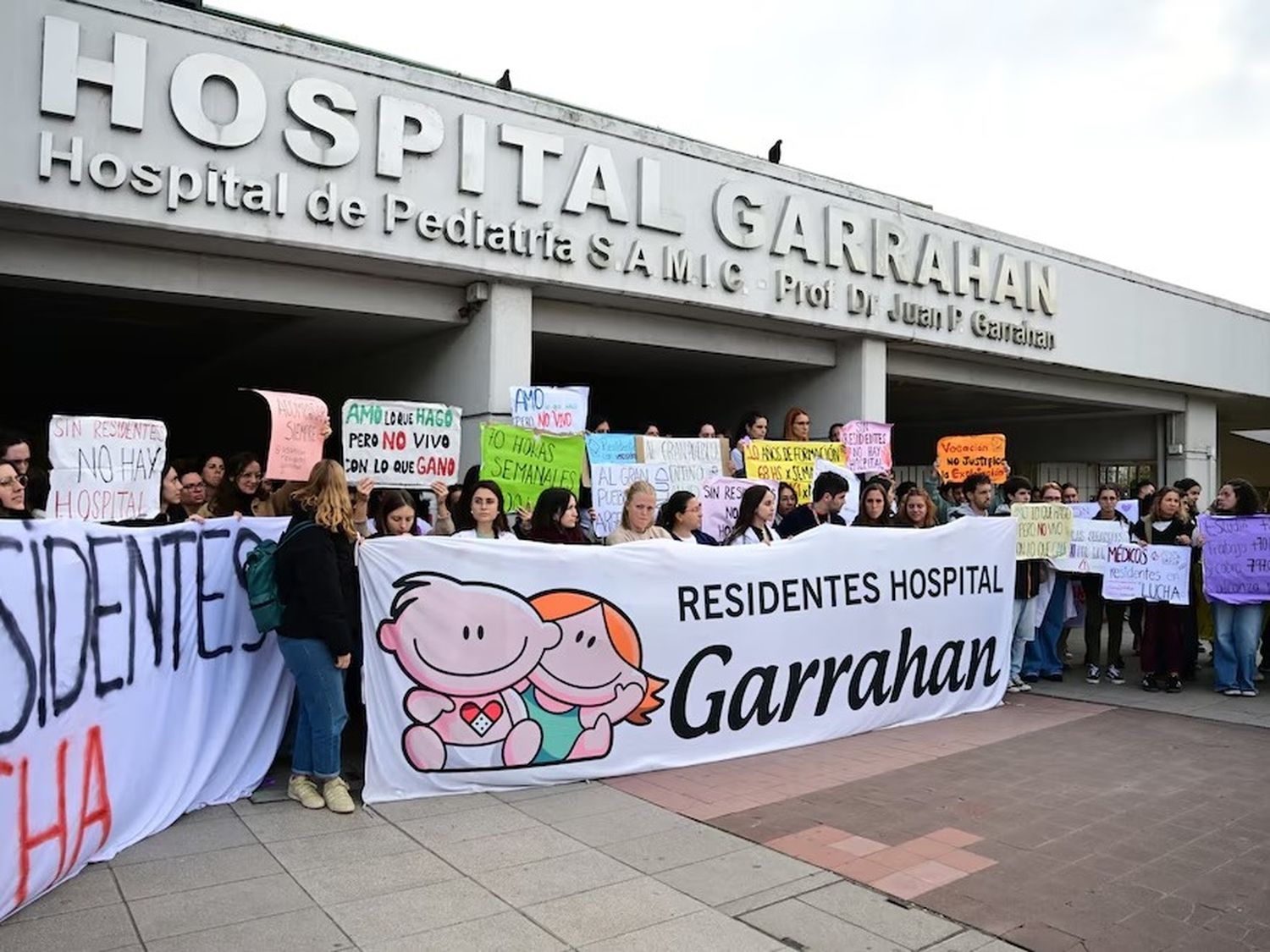 “La fuga de profesionales puede desmantelar el hospital Garrahan”, advirtió un médico