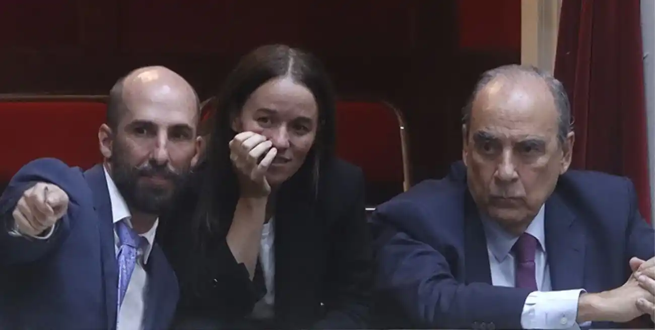 María Ibarzabal Murphy acompañada de Guillermo Francos y José Rolandi