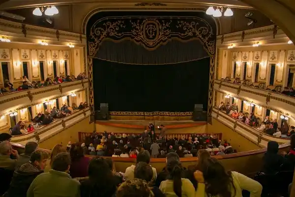 Convocan a productores y artistas para conformar la cartelera de verano