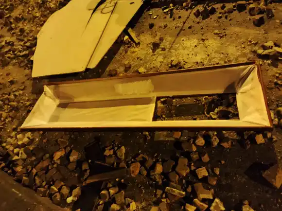 En Bogotá: vea cómo destrozaron una funeraria y lo que hicieron con las urnas (+ Fotos)