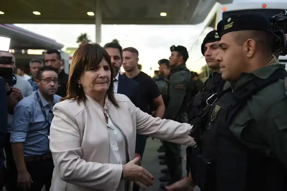 La ministra de Seguridad recibió a las Fuerzas Federales que formarán el comité de crisis.