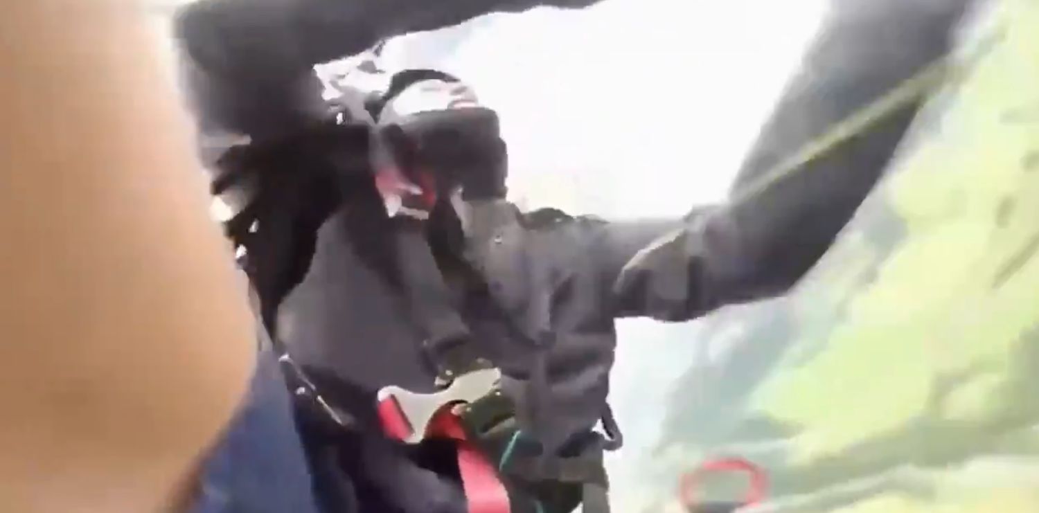 Se tiró de parapente, pero algo salió mal y terminó grabando su propia muerte