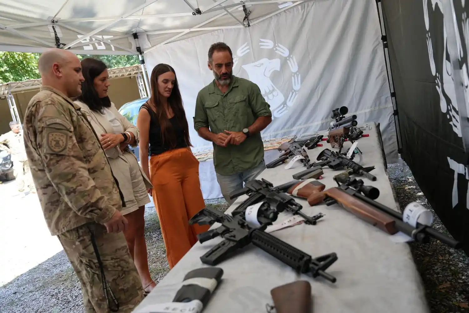 Allanamientos en Rosario y la región: secuestraron un arsenal enterrado y detuvieron a tres personas