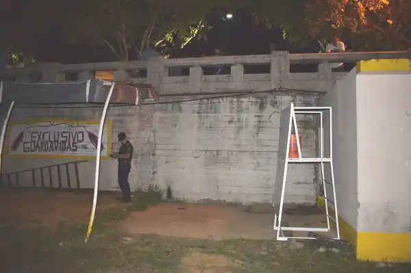 Un hombre cayó desde casi cuatro metros en la Costanera