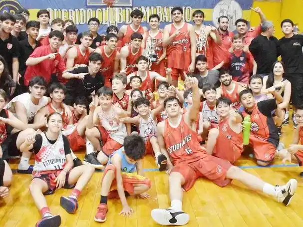 Estudiantes dominó el clásico
y es el campeón del Provincial