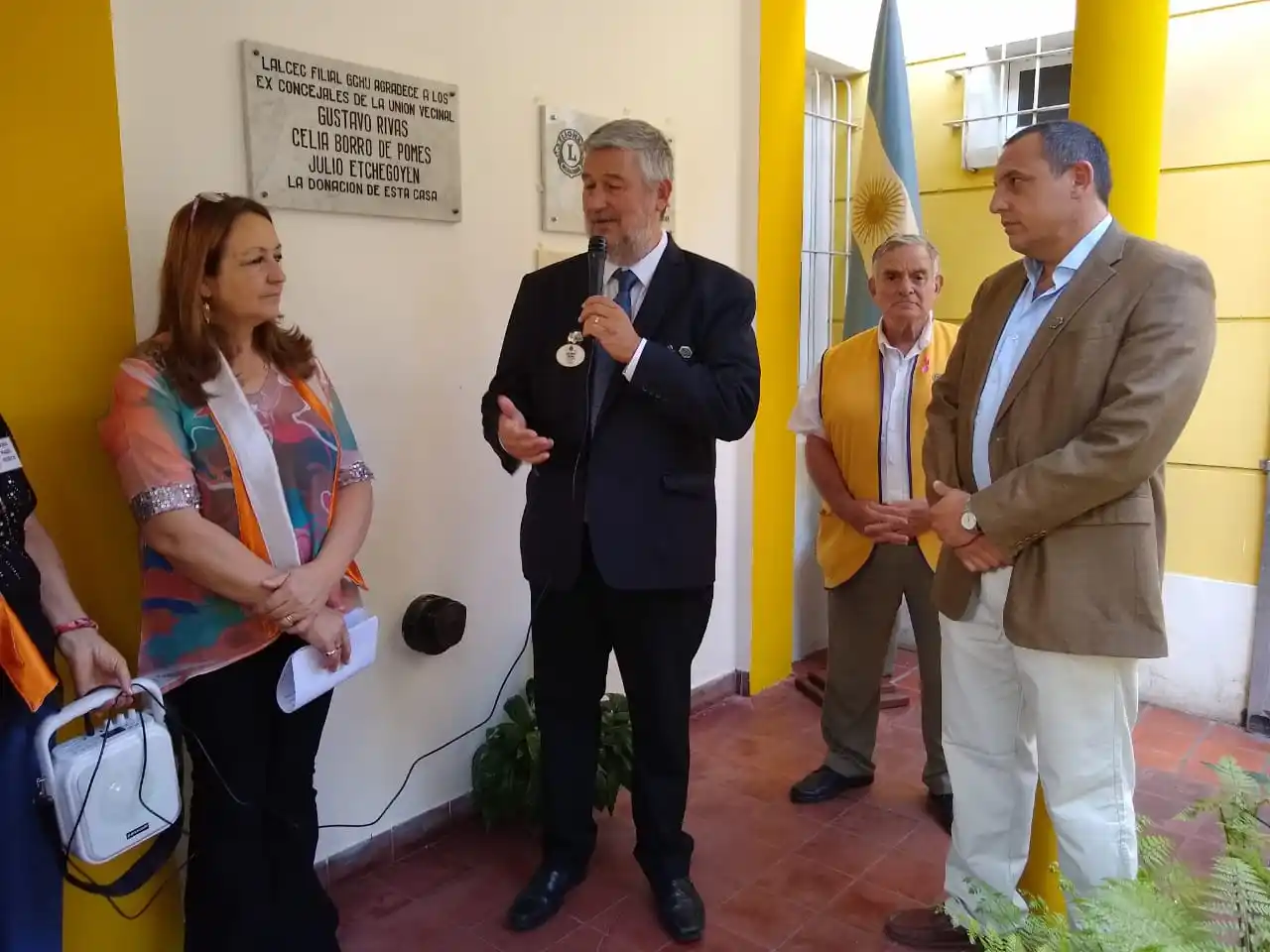 Ya funciona el nuevo mamógrafo que compraron LALCEC y el Club de Leones