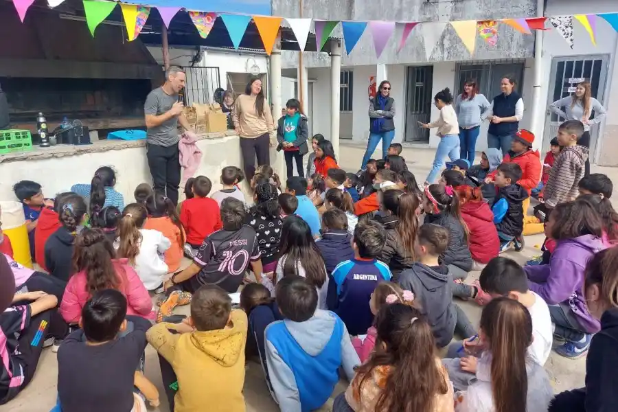 El Centro de Día Oeste organizó una jornada de juegos