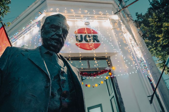 ucr estatua alfonsín