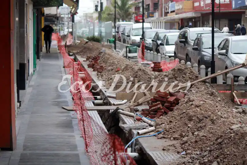 Continúa la obra de recambio de cañerías de agua por las calles de la Villa Díaz Vélez