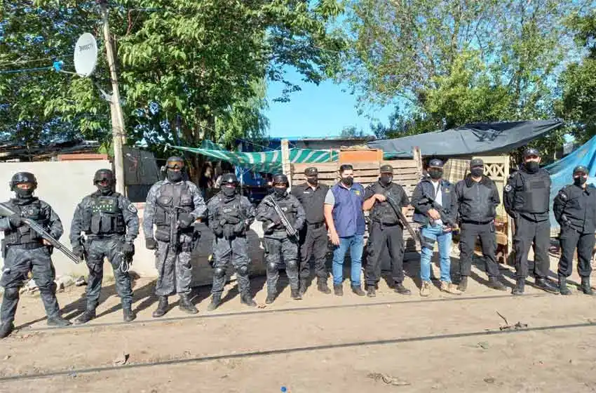 Por arrebatos de celulares en la vía pública, la policía hizo allanamientos en zona norte
