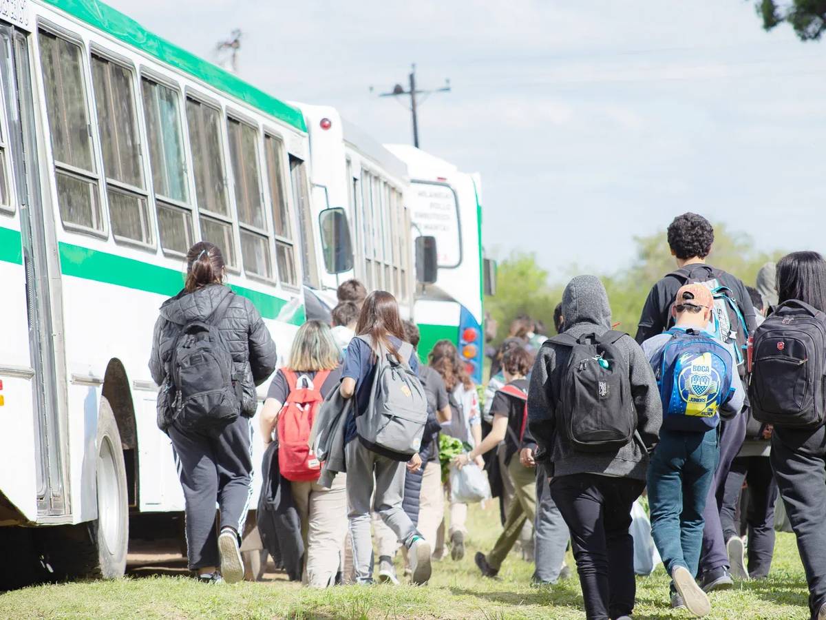 El transporte escolar rural acerca a más de 10.000 estudiantes a la escuela