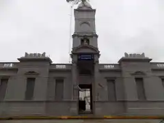 Tentativa de homicidio, detención y policías lesionados