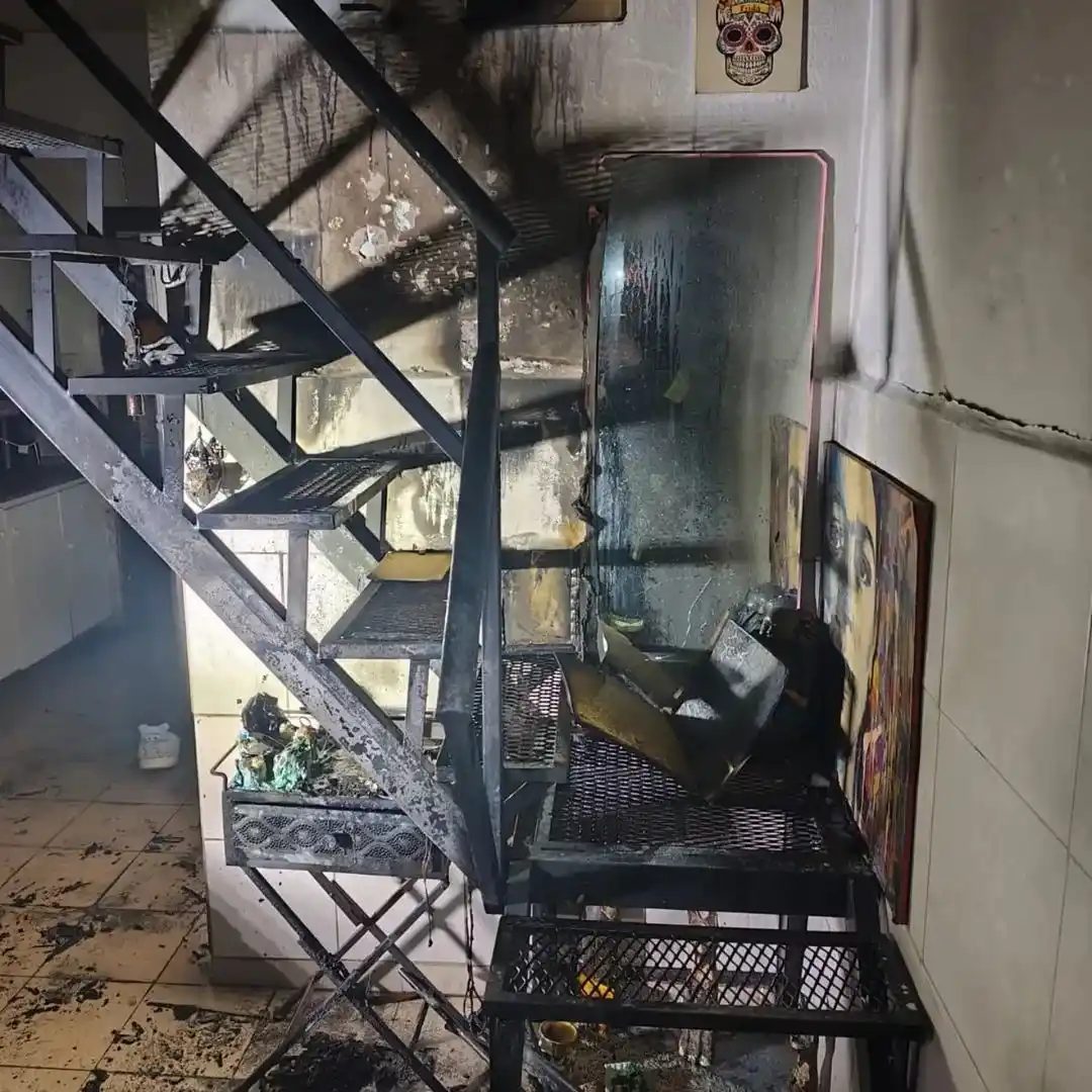 La vivienda sufrió importante daños materiales (Foto: Bomberos)