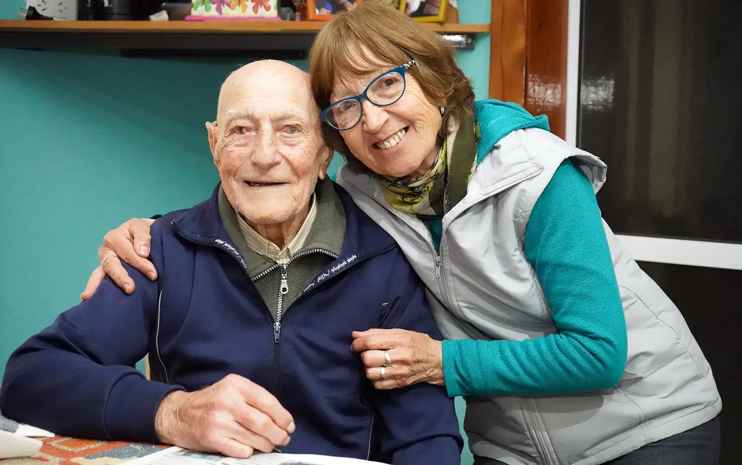 En su casa de Quequén. Raúl Gayo con su hija Cristina