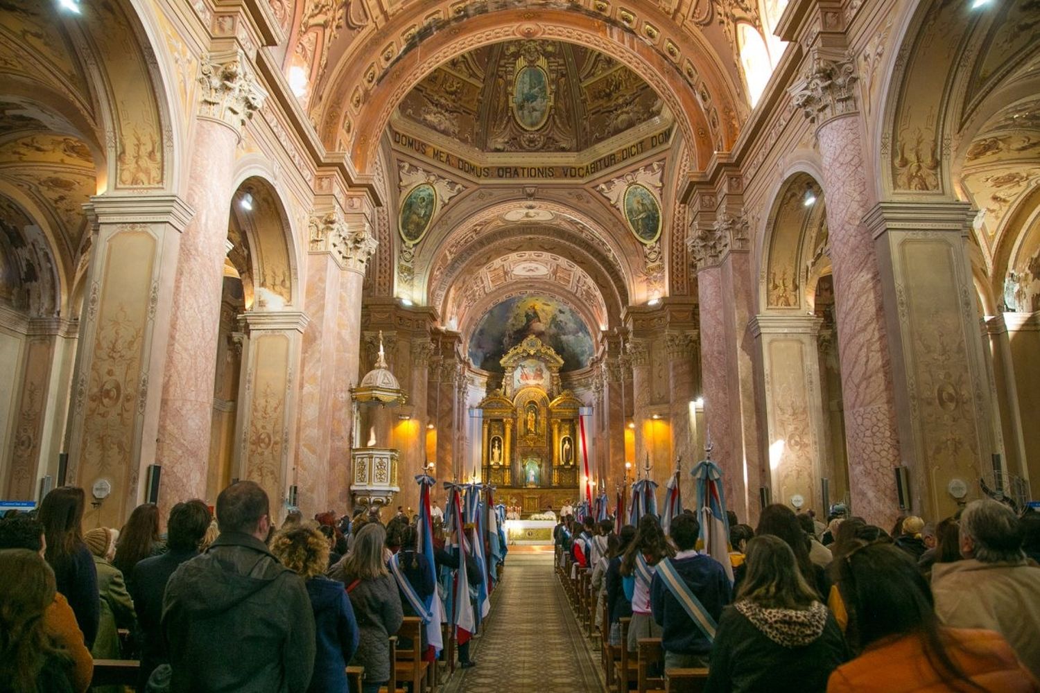 El personalismo le teme a la tradición ¿Se hace el Tedeum este año?