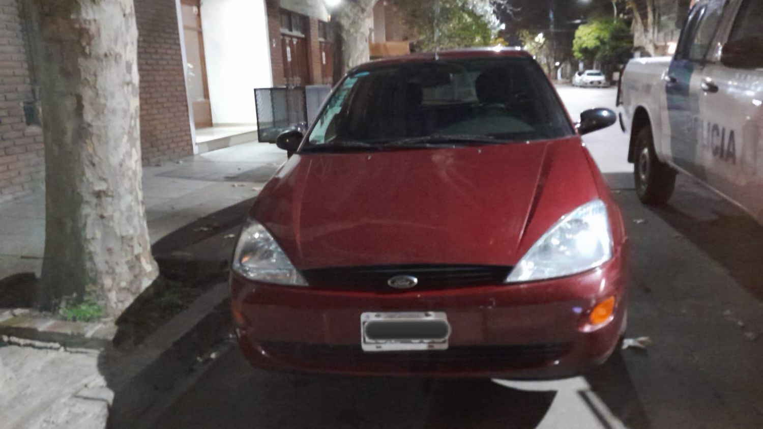 Violentó la puerta de un auto y se dio a la fuga