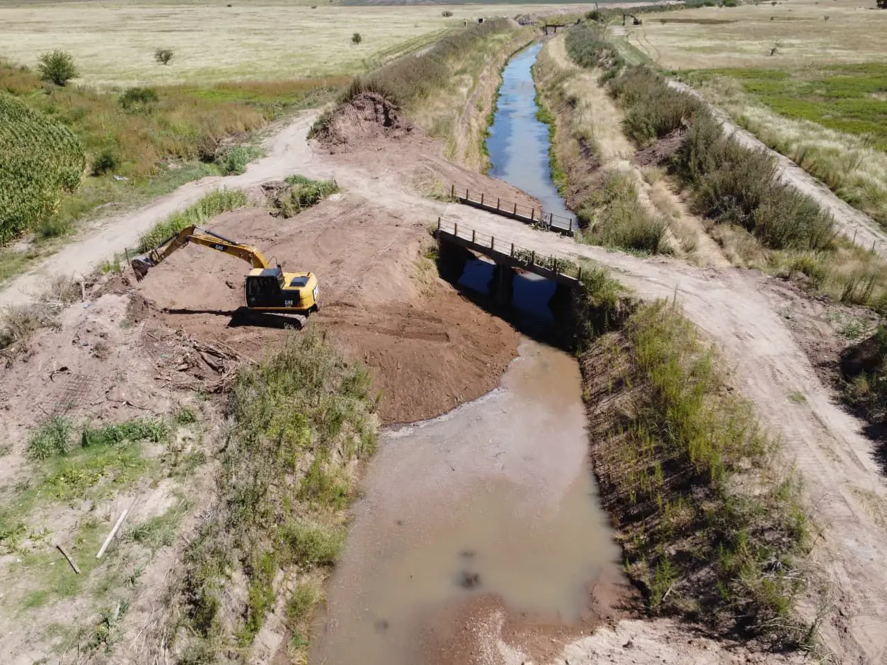 La provincia avanza con la limpieza del Arroyo Frías en la región