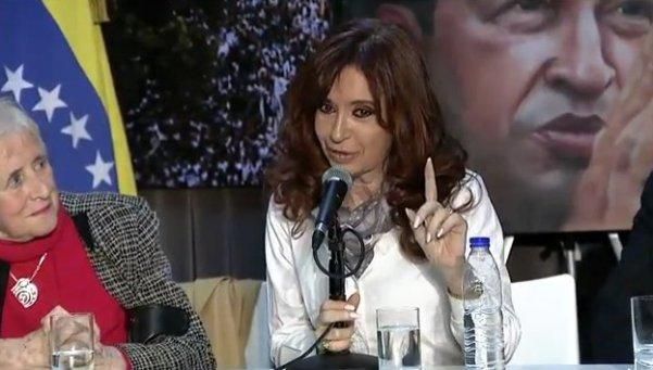 Cristina en el homenaje a Hugo Chávez: "No me molesta que se rían de mi"