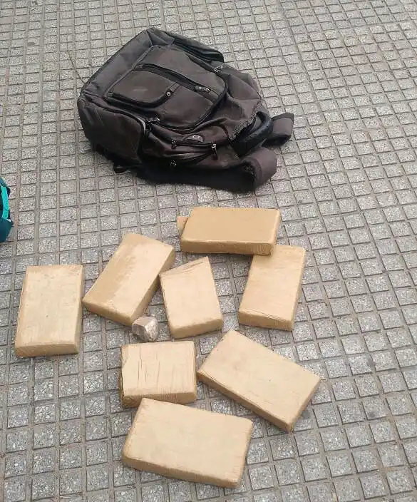 detuvieron-a-motociclista-con-droga-en-tres-de-febrero-1