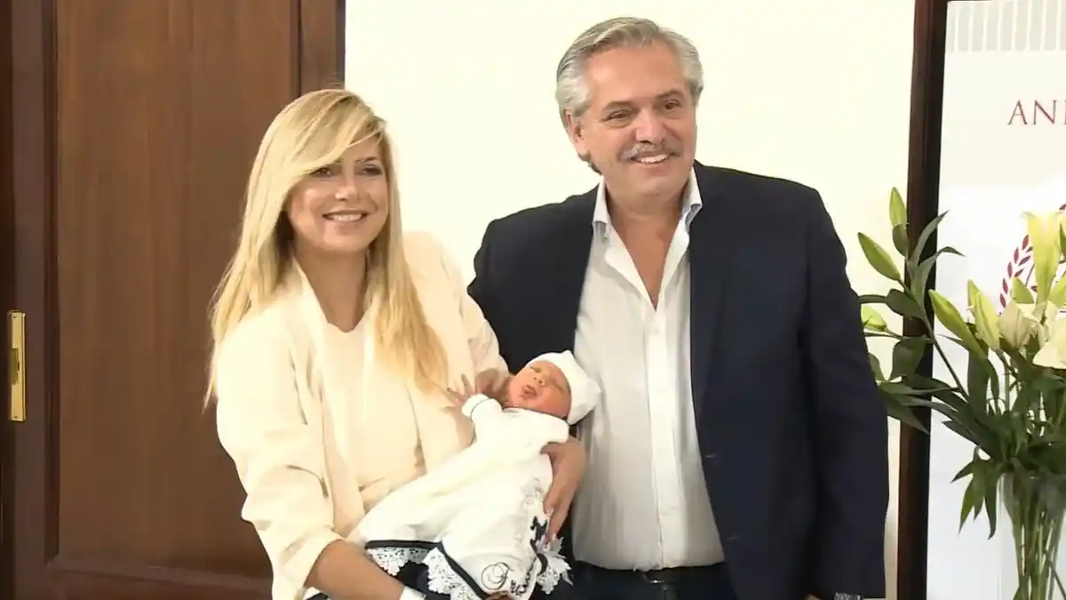 ¿Alberto Fernández utilizó dinero público para comprar elementos a su hijo recién nacido?