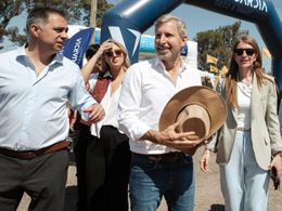 Frigerio vuelve a Gualeguaychú para entregar ambulancias de alta y mediana complejidad para diferentes localidades