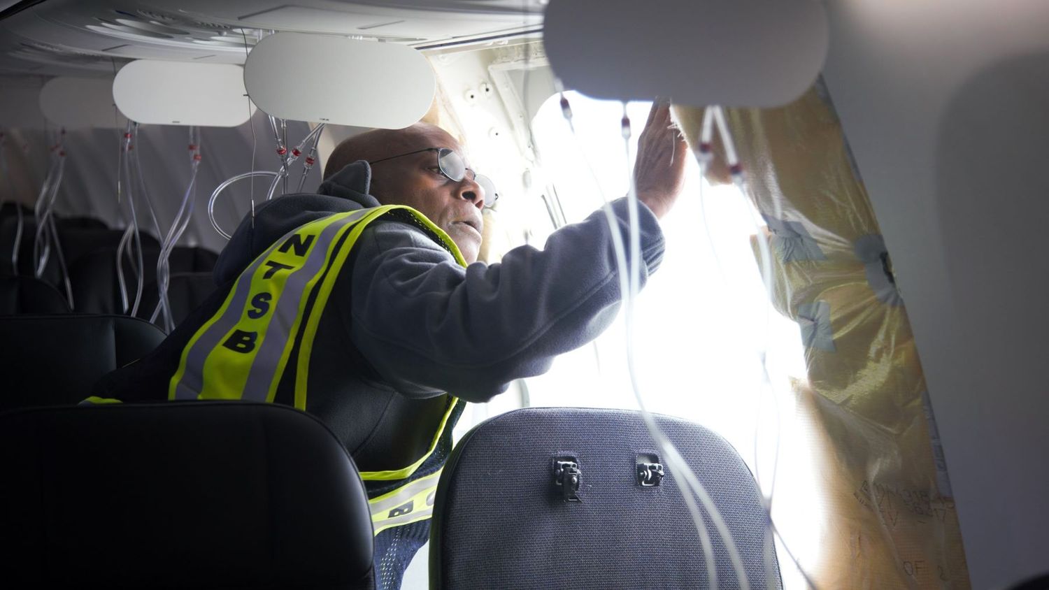 El Boeing 737 MAX de Alaska Airlines perdió la puerta horas antes de un mantenimiento de emergencia