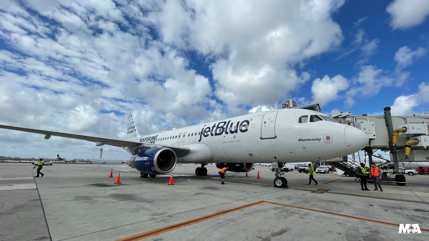 En el día de su 21° aniversario JetBlue realizó su histórico desembarco en Miami