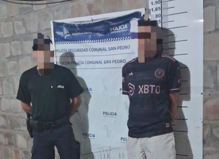 El delincuente tiene antecedentes y fue arrestado por la policía cuando huía del lugar donde intentó perpetrar el robo e hirió a uno de los dueños. Foto: prensa Policía.