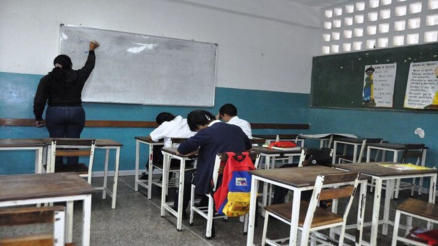 “UNA INSENSATEZ” así califican el regreso a clases programado por Maduro para octubre