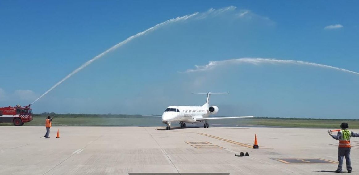 American Jet inauguró sus vuelos entre Buenos Aires y Termas de Río Hondo