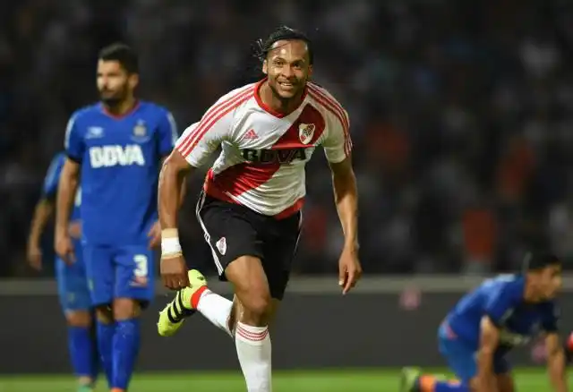Confirmado: Mina se va a Turquía y De La Cruz llega a River