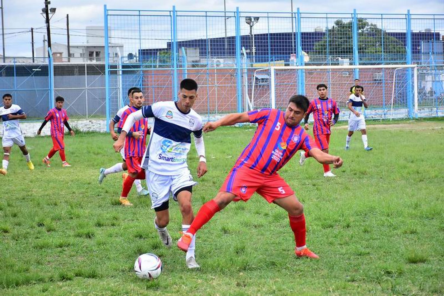 1.º de Mayo igualó el clásico
con San Martín y llegó a la cima