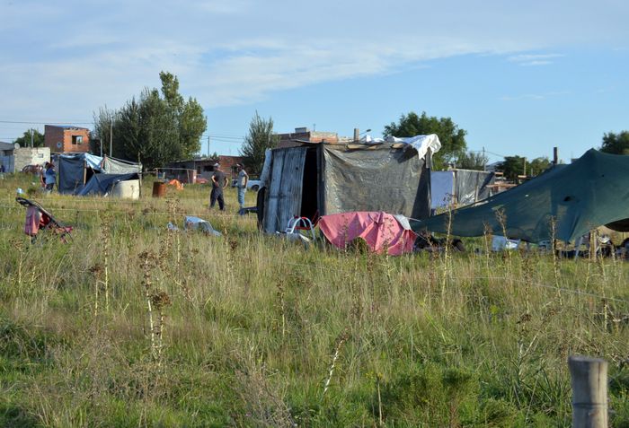 Sigue la toma de tierras en La Movediza y esperan que la Justicia se expida