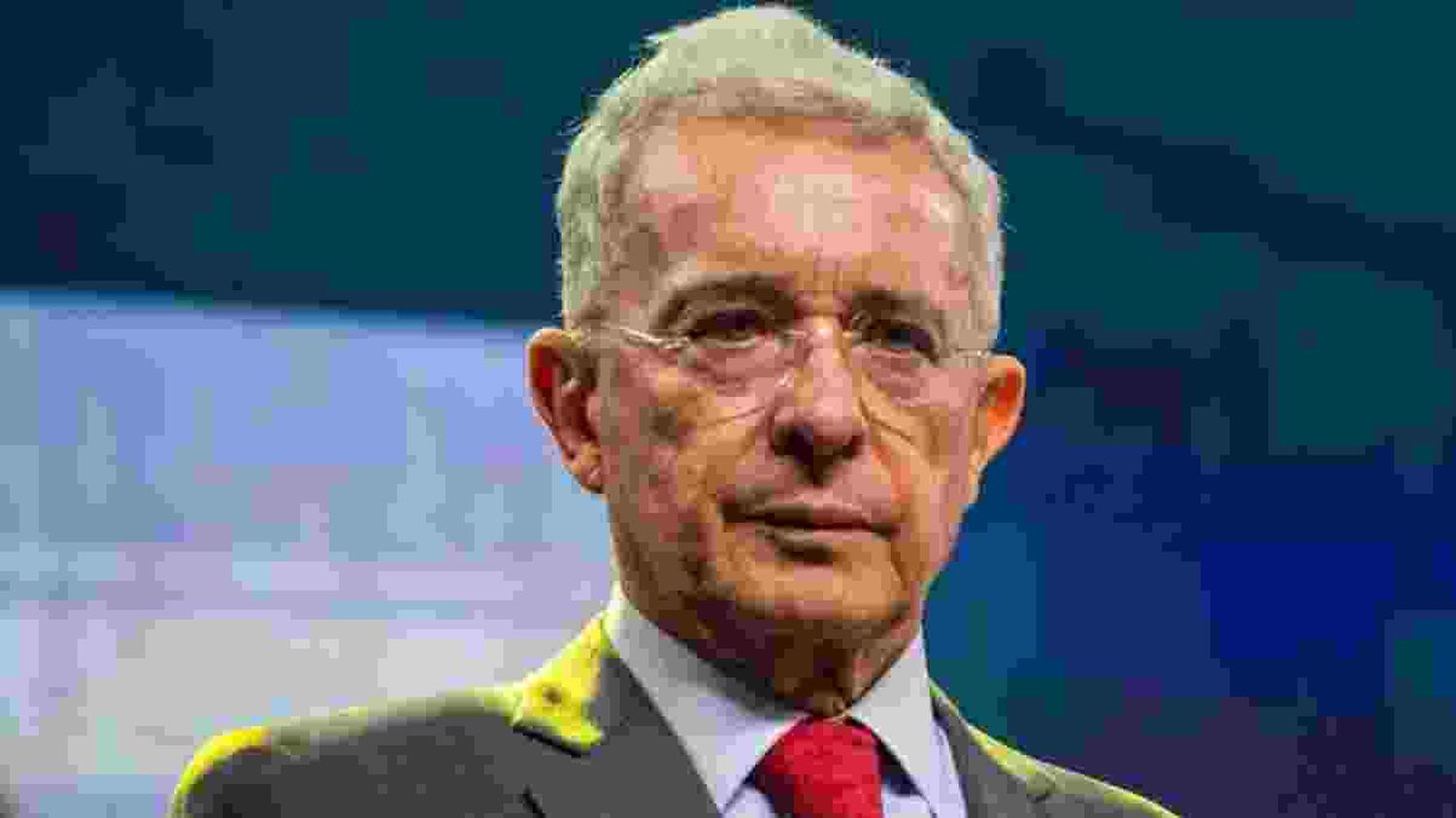 URIBE RESPONDE: dice sentirse honrado de que la Asamblea Nacional chavista lo declare “su enemigo”